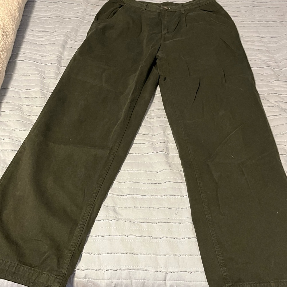 Free people trousers size 10. Lightly used. 100% cotton. Olive green.